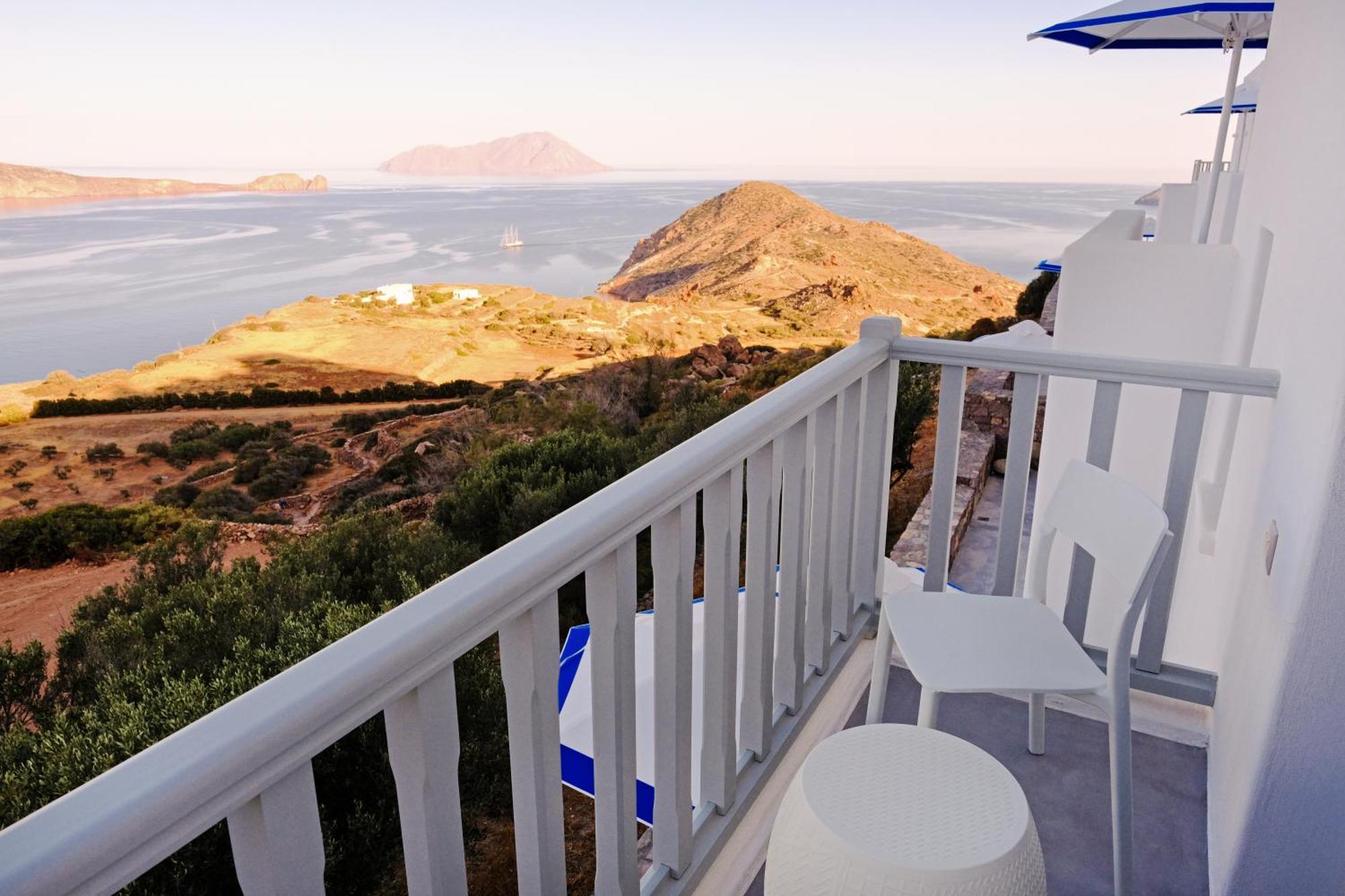 Odyssey Rock Milos Sunset Suites Plaka  Exterior foto