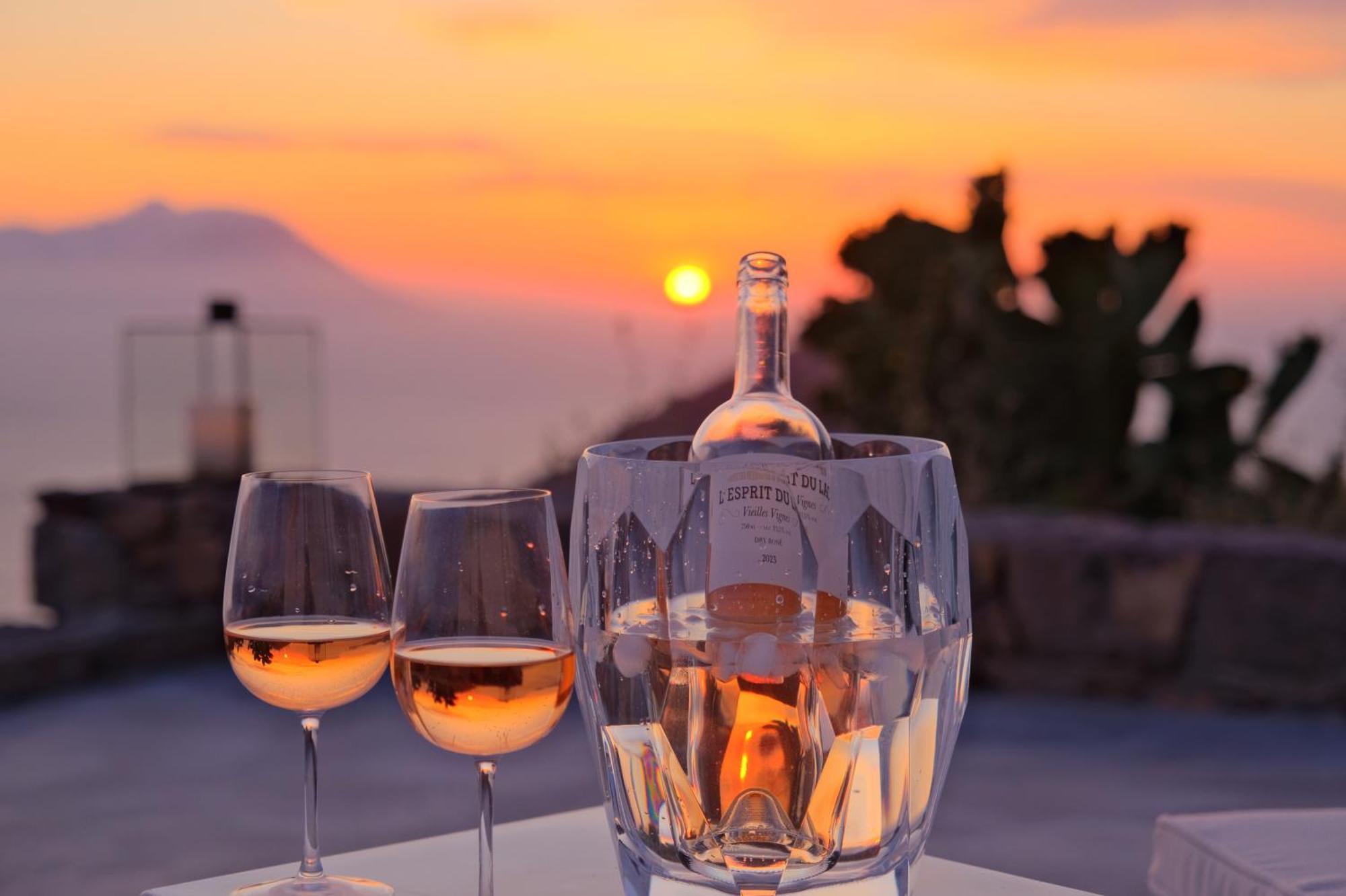 Odyssey Rock Milos Sunset Suites Plaka  Zimmer foto