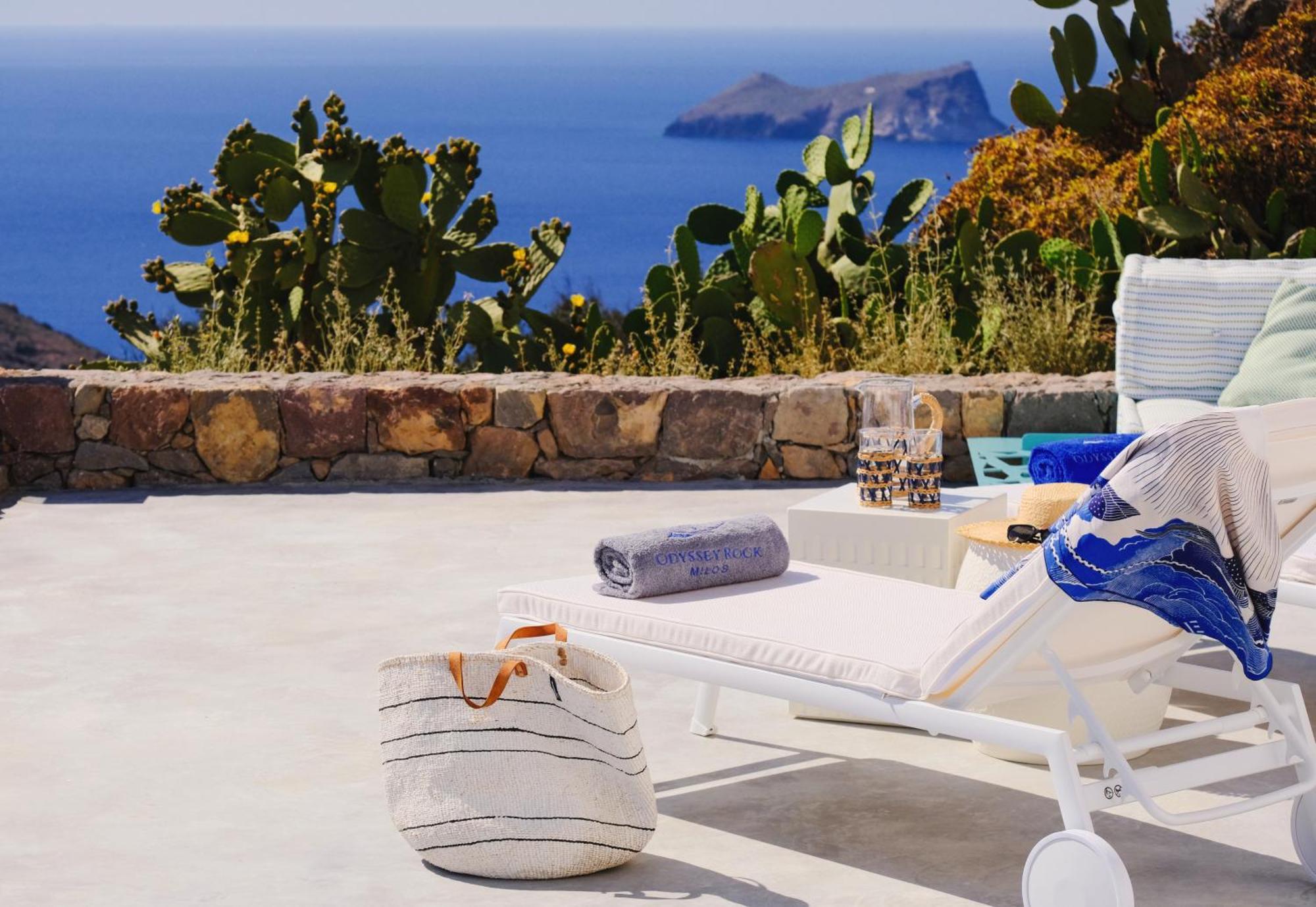 Odyssey Rock Milos Sunset Suites Plaka  Zimmer foto