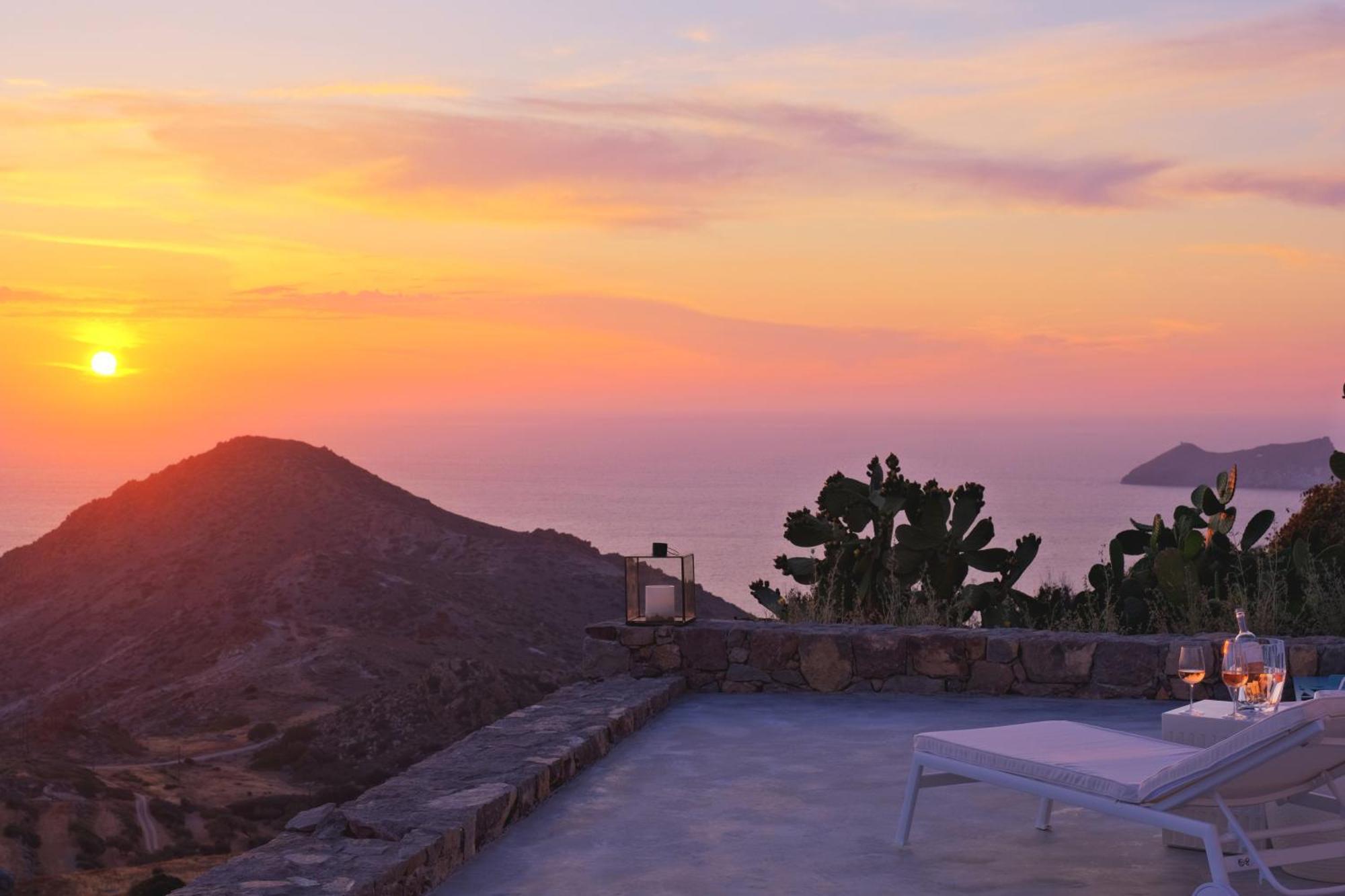 Odyssey Rock Milos Sunset Suites Plaka  Zimmer foto