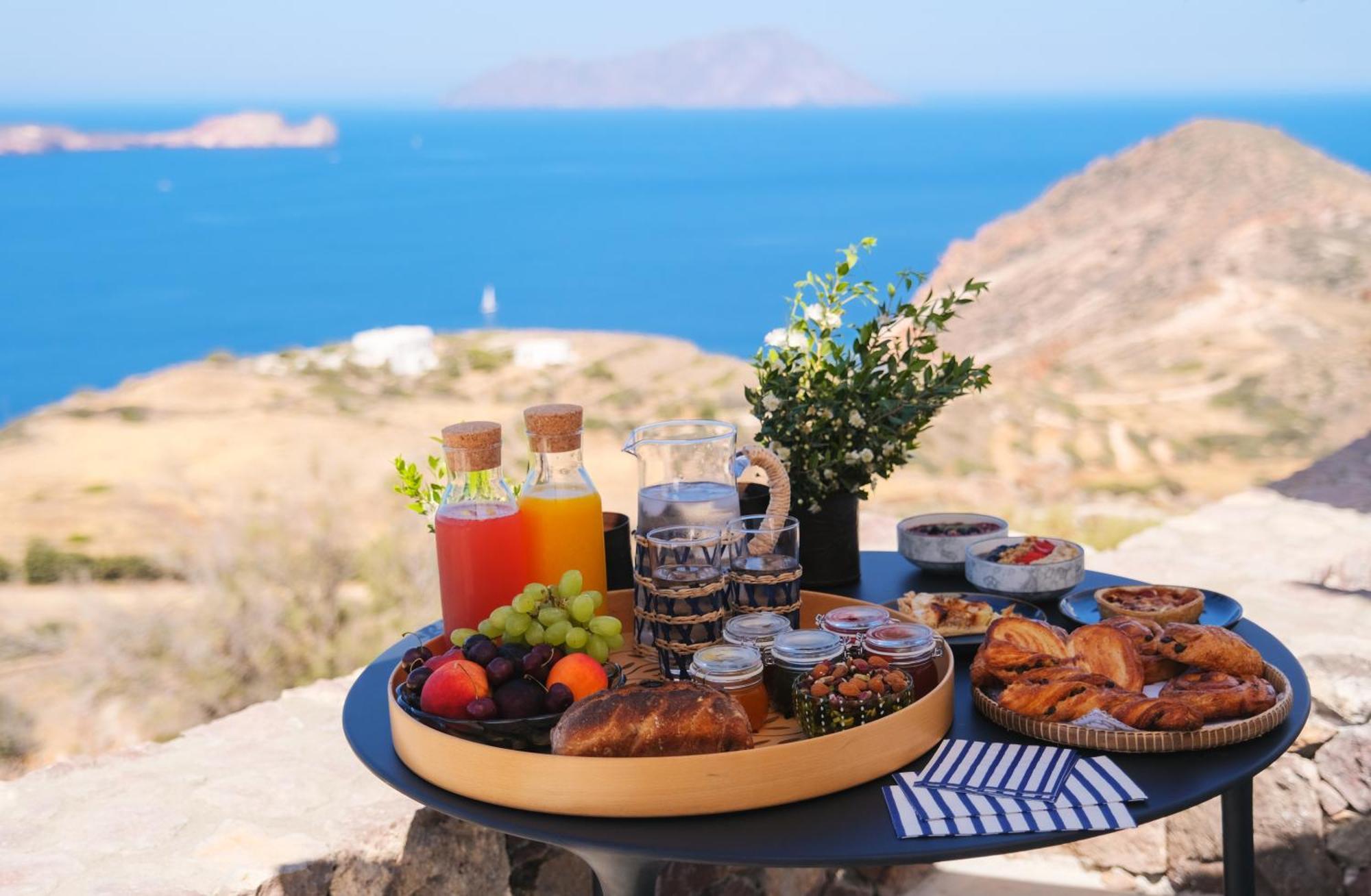 Odyssey Rock Milos Sunset Suites Plaka  Exterior foto
